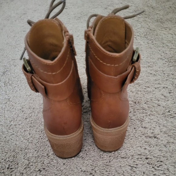 Boots - Picture 6 of 8